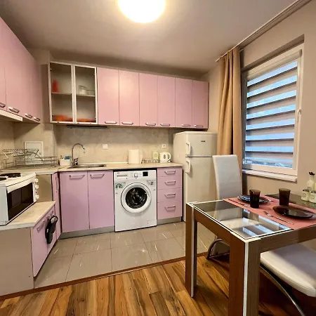 Cozy One-bedroom Near Sea Garden *