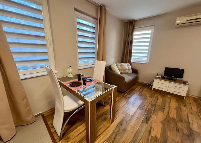 Cozy One-bedroom Near Sea Garden شقة بورغاس