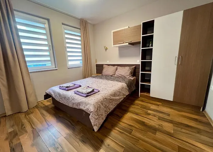 Cozy One-bedroom Near Sea Garden
