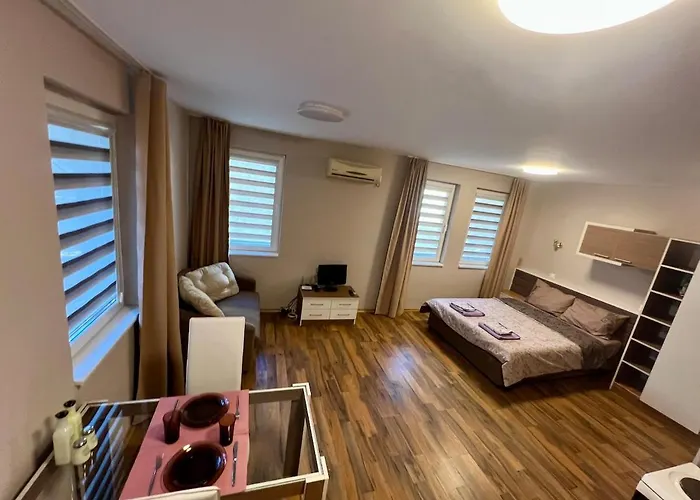 شقة Cozy One-bedroom Near Sea Garden