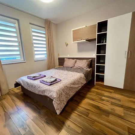 Cozy One-bedroom Near Sea Garden